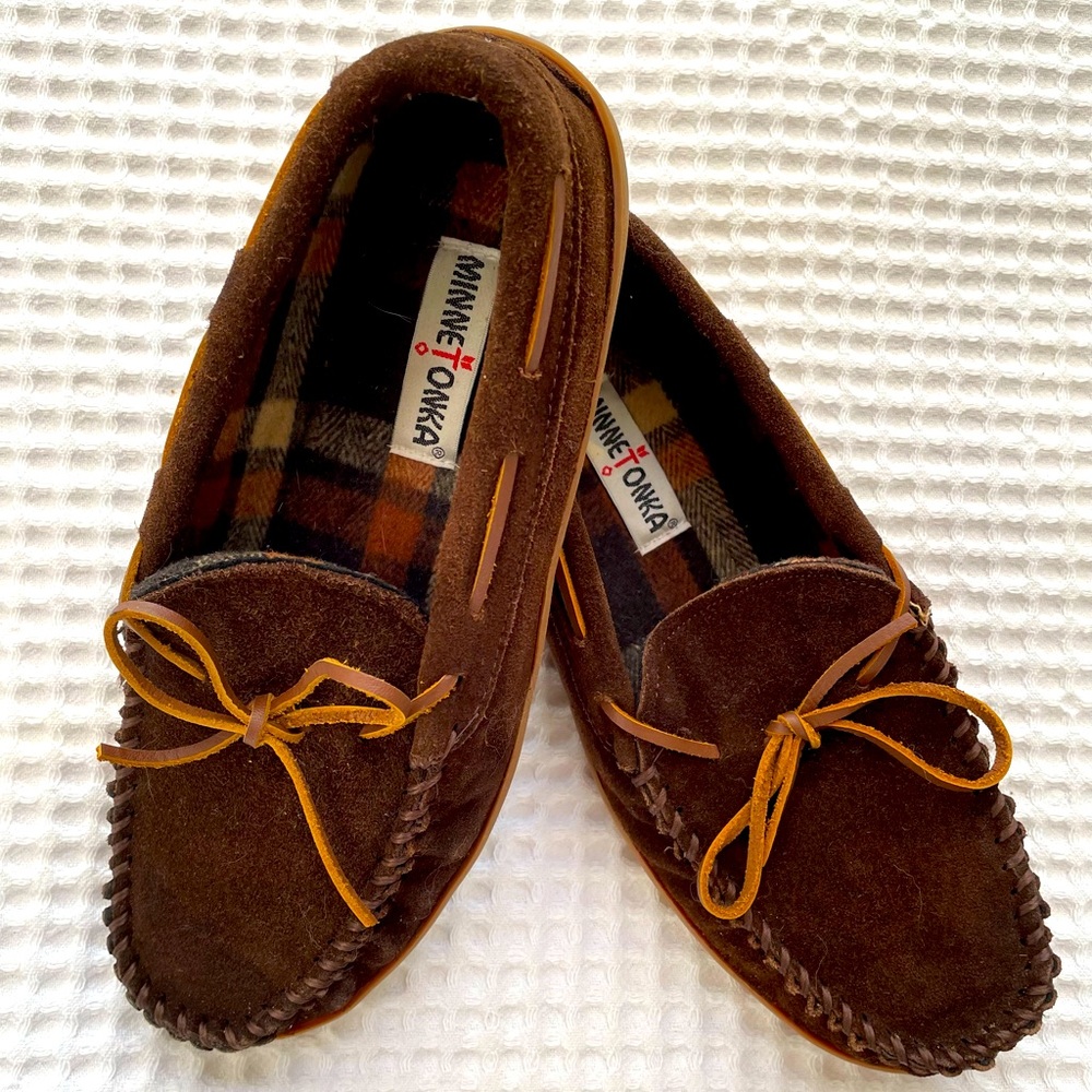 Minnetonka Moccasin Slippers in Brown Suede Size 10
